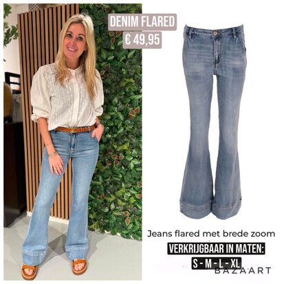 Azzurro jeans flared met brede zoom