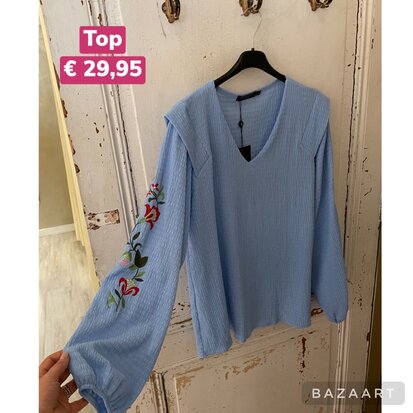 Nienke blouse met borduursels - blauw