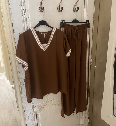 Yasmine tweedelige set bruin