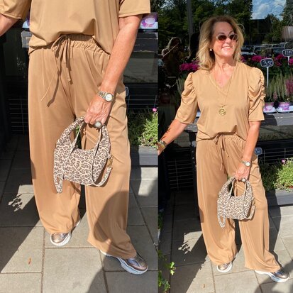Christina tweedelige travelstof set camel