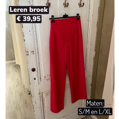 26. Azzurro leather look broek met rechte pijp - rood