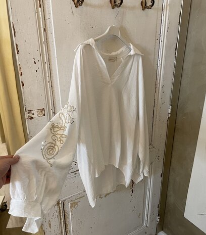 Joliena blouse - wit met geborduurde mouwen