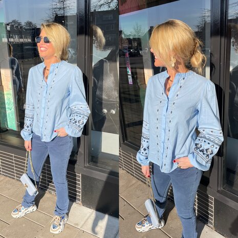 C&S Cascade blouse ice blue