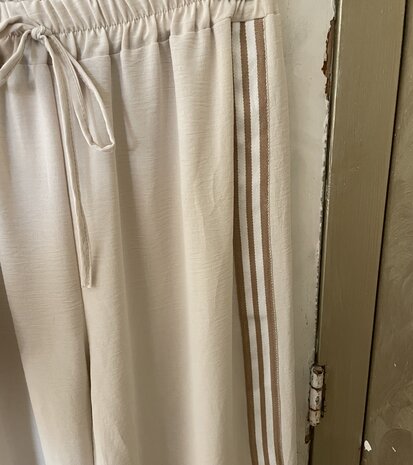 Yasmine tweedelige set beige