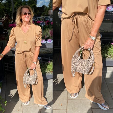 Christina tweedelige travelstof set camel