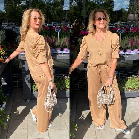 Christina tweedelige travelstof set camel