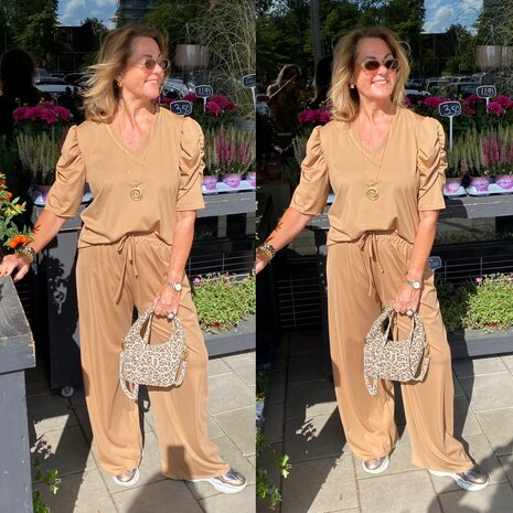 Christina tweedelige travelstof set camel