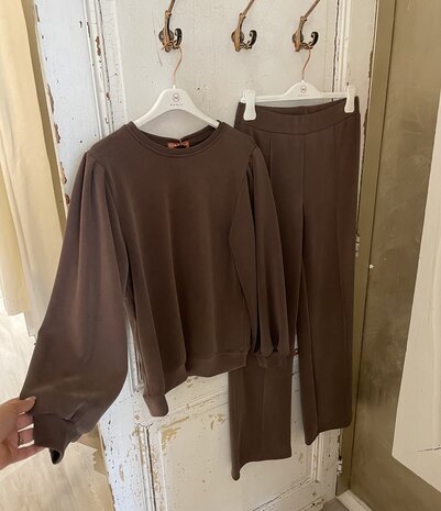 Claim M sweater taupe