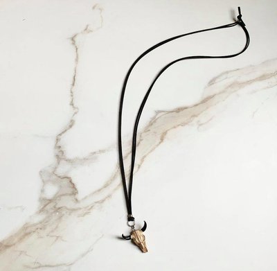 Bull necklace black
