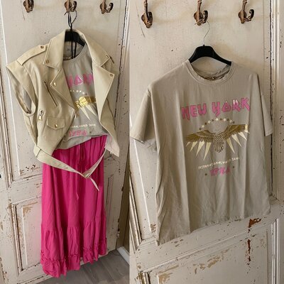 NEW YORK t-shirt - beige met roze letters