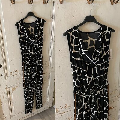 Mara Nina travel jumpsuit GIRAFFE zwart/wit