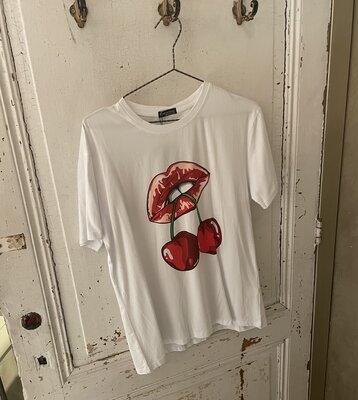 64. T-SHIRT kersen lips 0.1